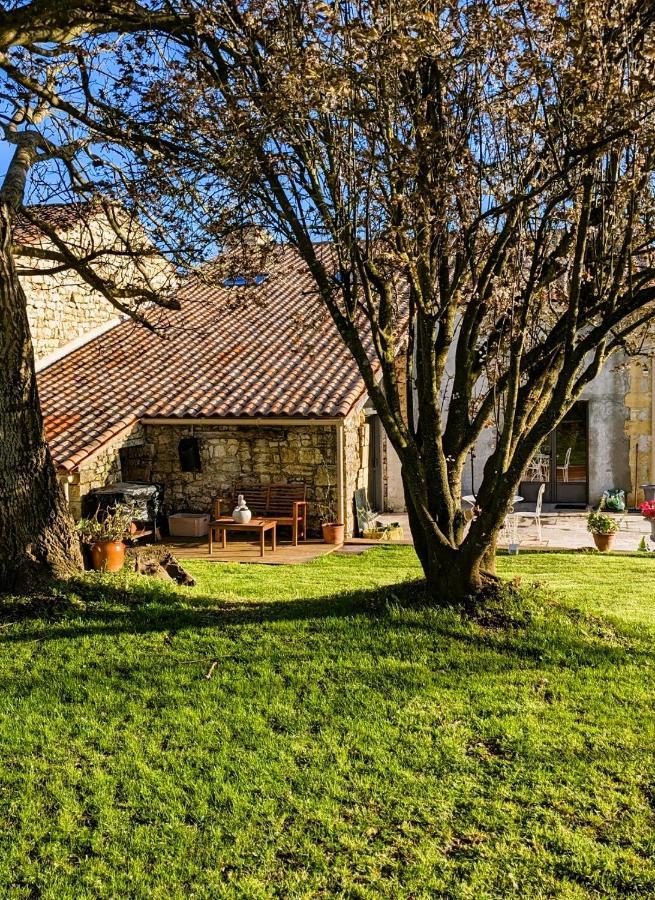 Gite De La Petite Vallee Saint-Savinien Εξωτερικό φωτογραφία